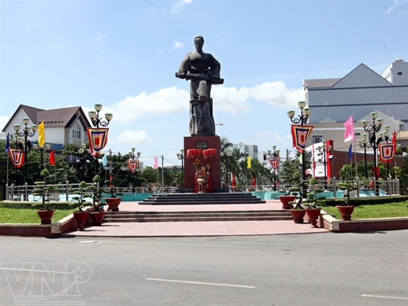 T&ugrave;y b&uacute;t v&agrave; thơ của Nguyễn Nguy&ecirc;n Phượng (Đồng Nai)